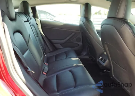 2022 Tesla Model 3 из США, поврежденный, VIN 5YJ3E1EBXNF190428